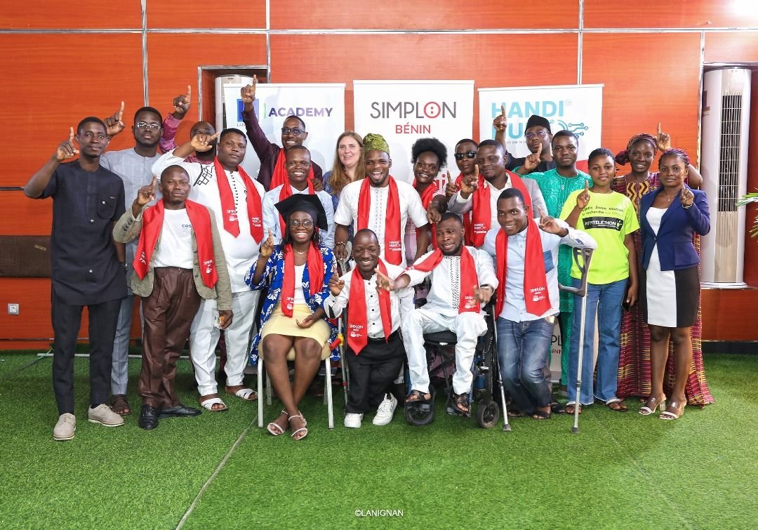 Photo 1 de l’événement Cérémonie de remise de certificat des 12 premiers apprenants du programme HandiNum